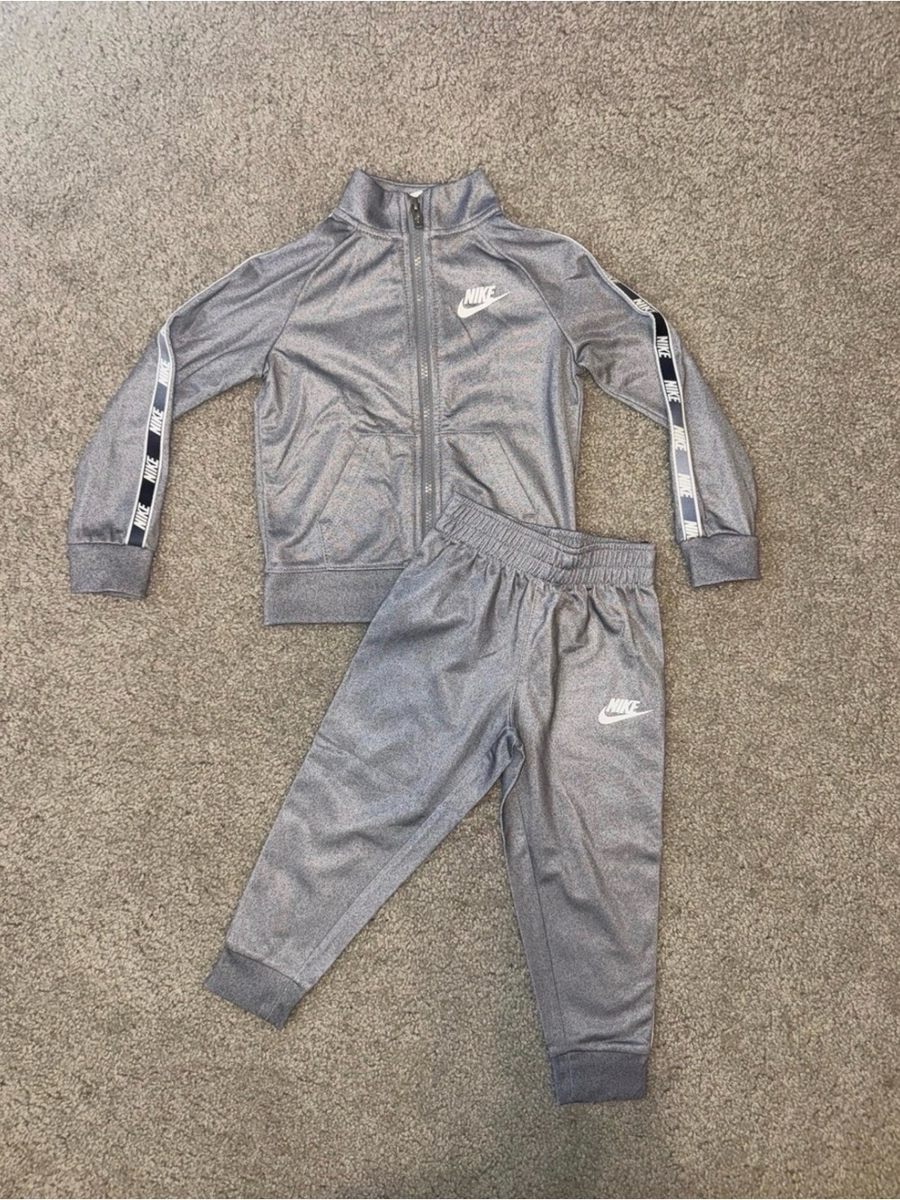 Nike 2 Piece Set